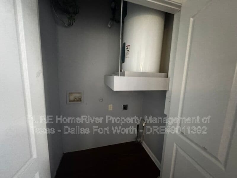 Grapevine Apartment: 400 Glade Road