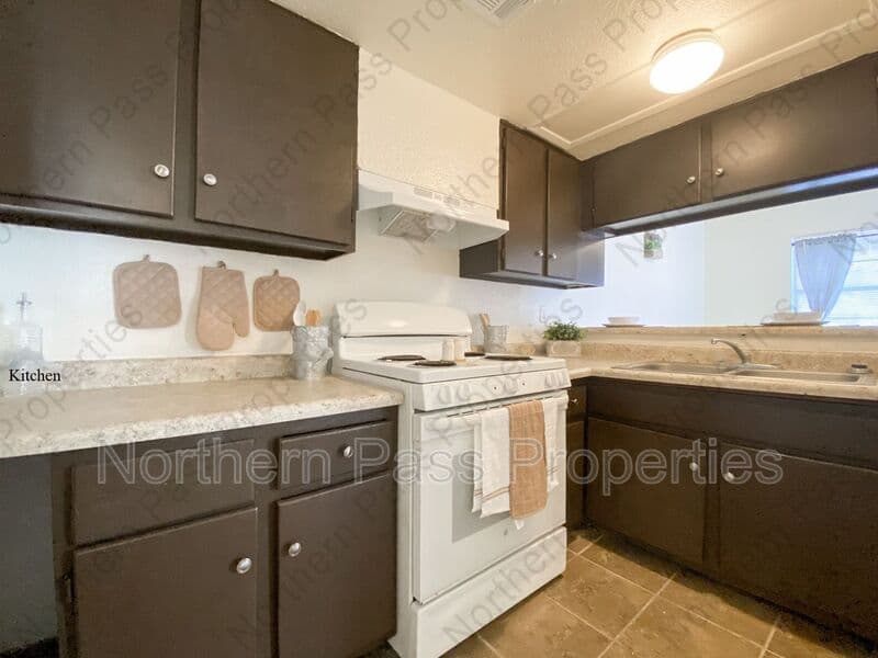 El Paso Condo: 4700 Maxwell Ave