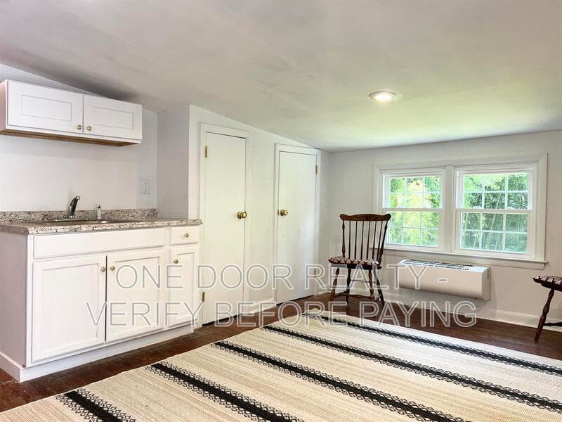 Williamsburg Condo: 224 B Virginia Avenue