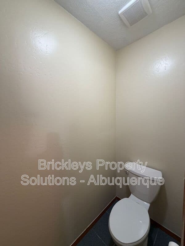 Albuquerque House: 9600 Allande Rd NE