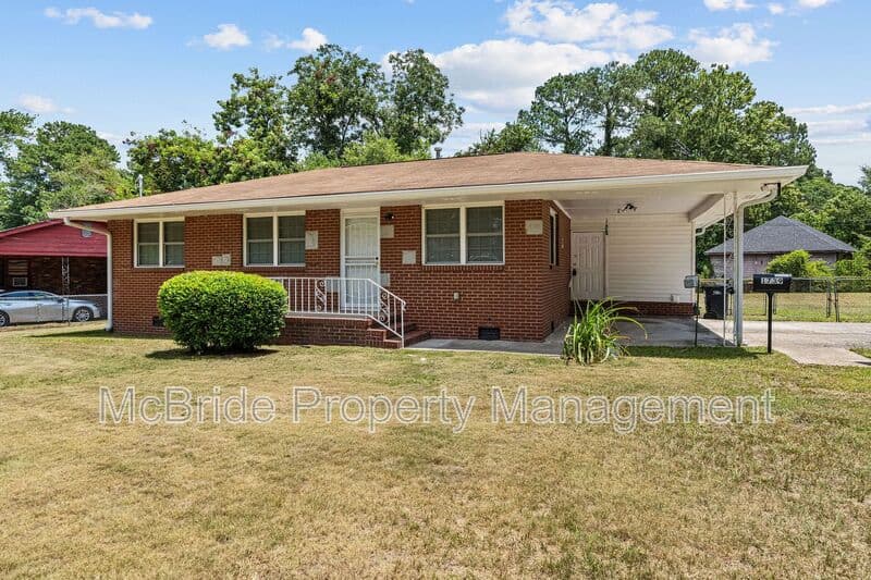 Augusta House: 1739 Cornell Drive