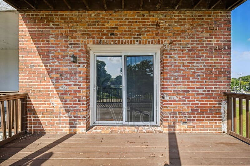 Suffolk Condo: 318 North Main Street