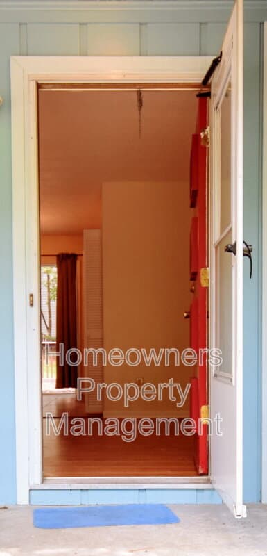 Raeford House: 711 Niven Ave