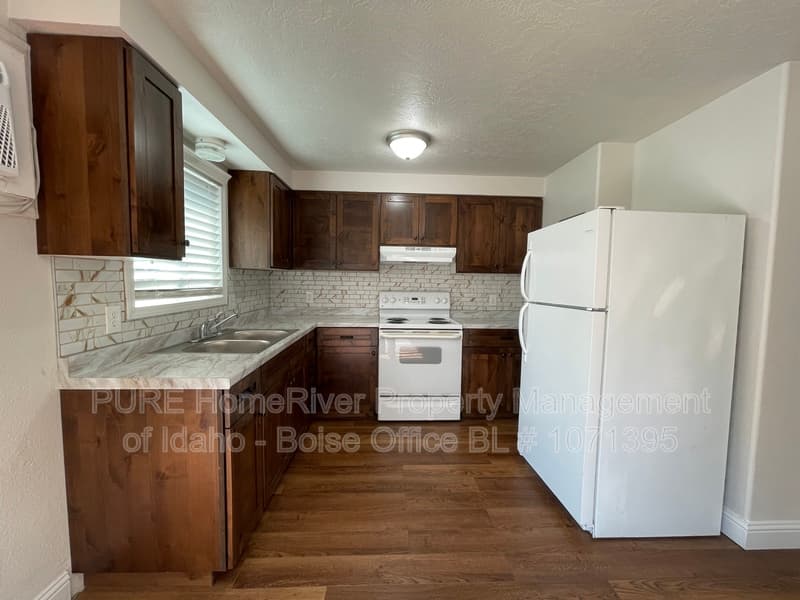 Caldwell Townhome: 102 N Homedale Ave
