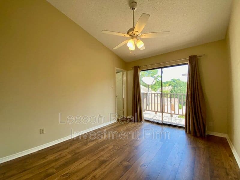 SHREVEPORT House: 9221 Ellerbe Rd.