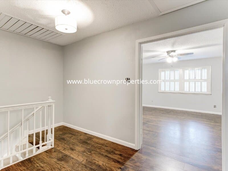 Arlington House: 462 Westview Terrace