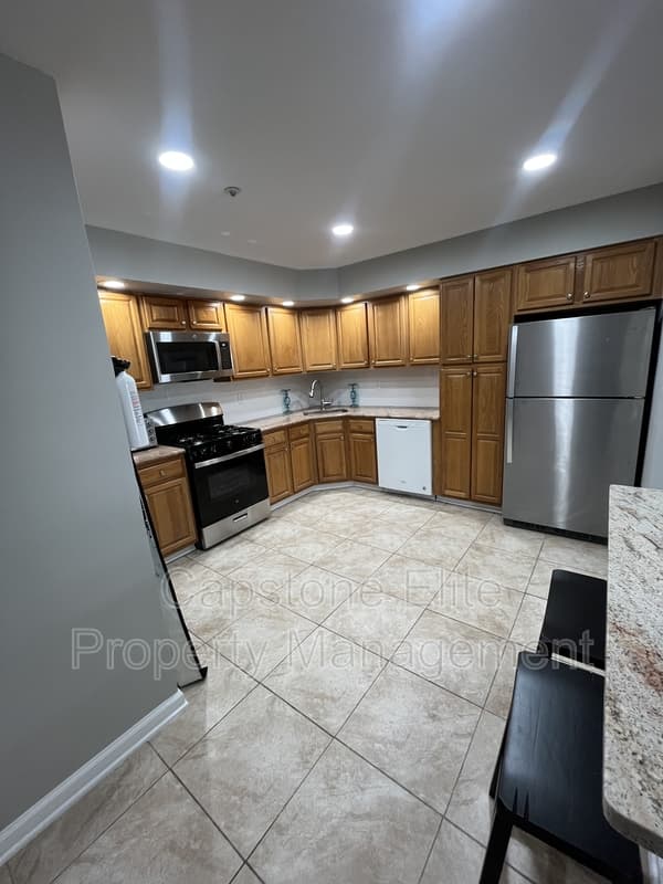 Newark Condo: 44 Krueger Court - 1 - Downstairs Master Studio Suite