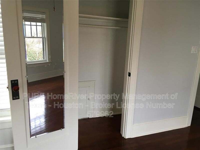 Houston House: 3812 La Branch St