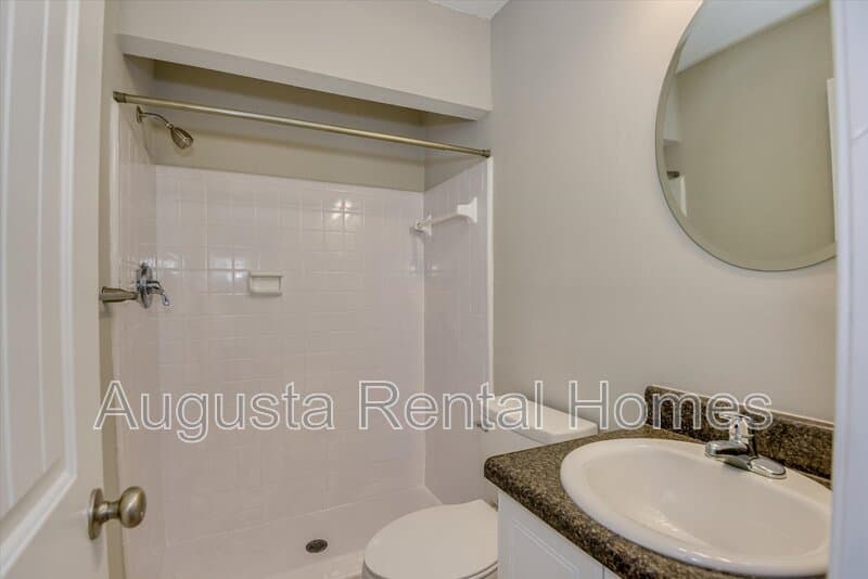 Augusta Townhome: 2905 Arrowhead Drive - E10