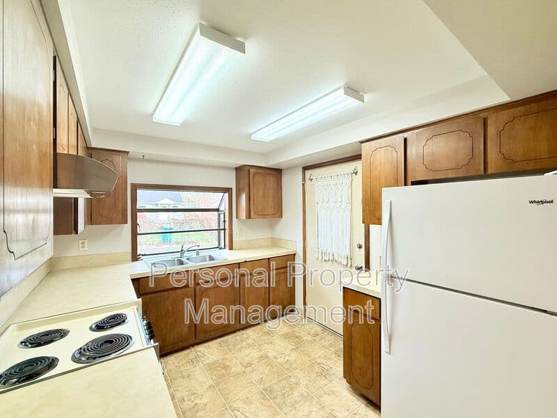 Vancouver House: 414 W 39th St