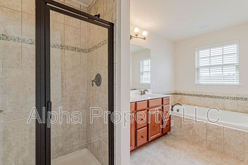 Greer Townhome: 12 Irvington Dr