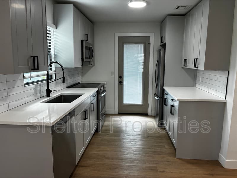 Phoenix House: 614 N 10th Ave Unit A
