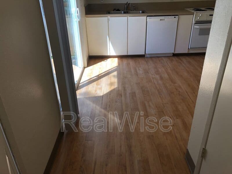 Portland Condo: 13423 SE Stark St