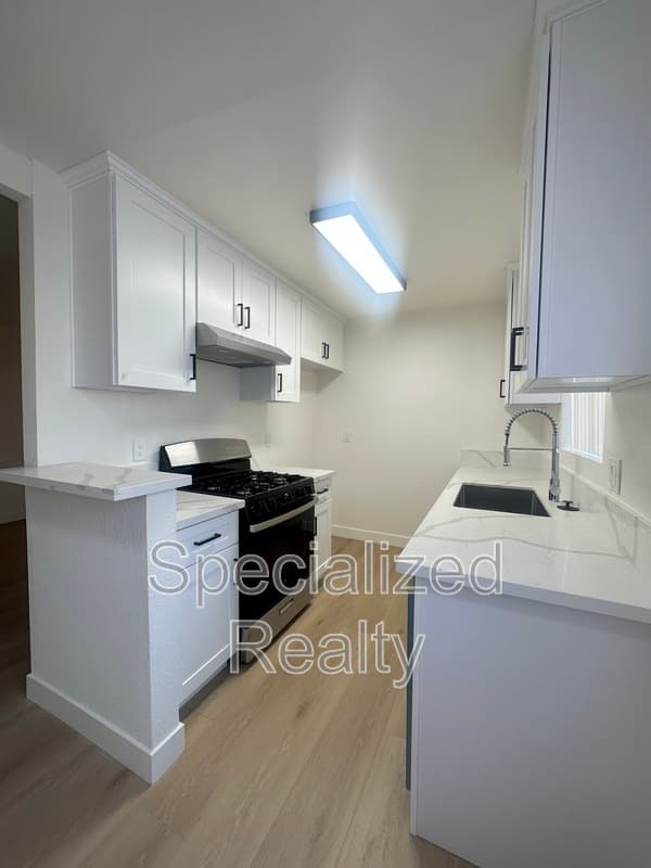 Van Nuys Condo: 14718 Sylvan Street