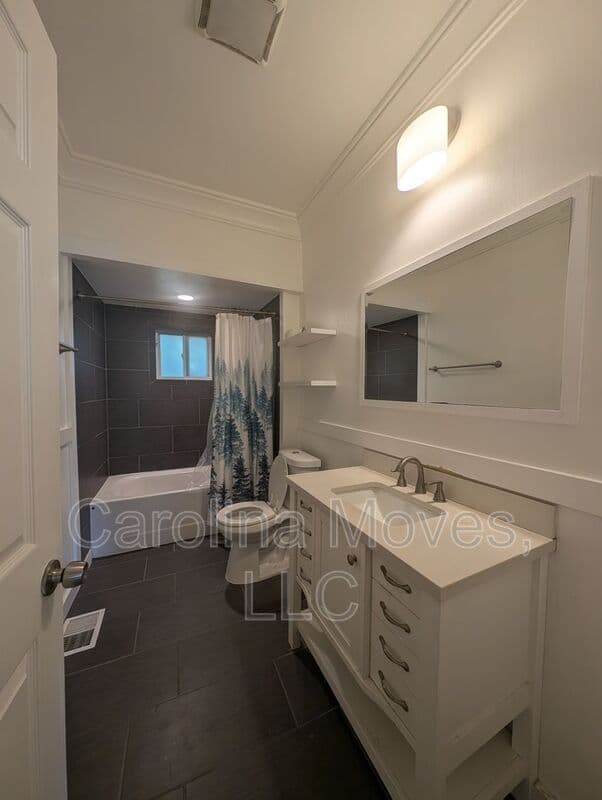 Greenville House: 38 Blake St