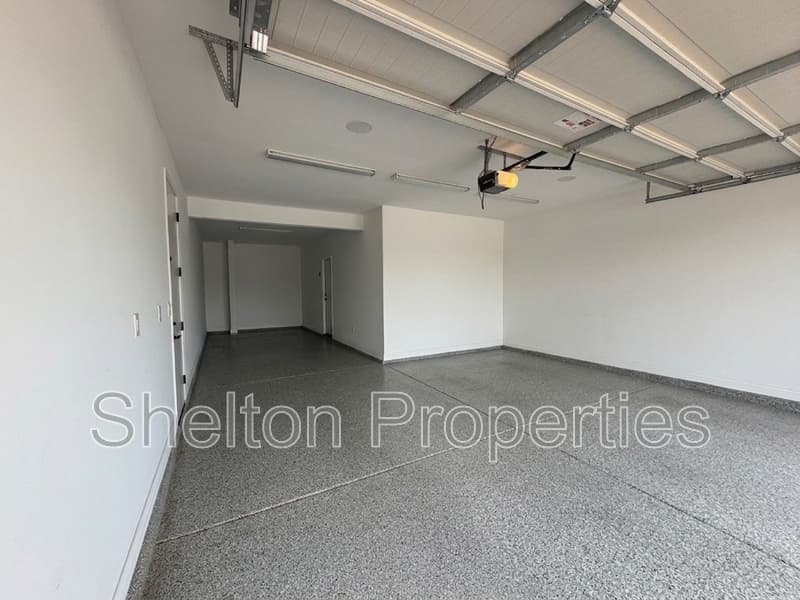 Glendale House: 5217 N 79th Dr