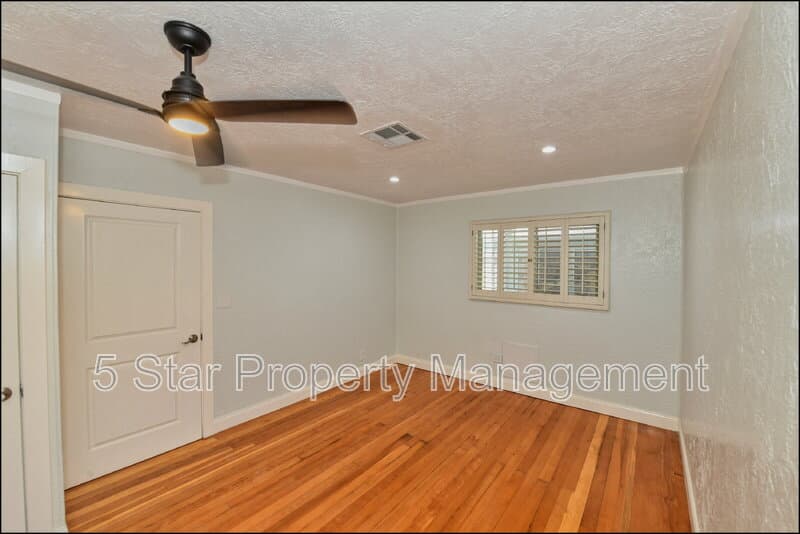 El Paso House: 3030 Aurora Avenue