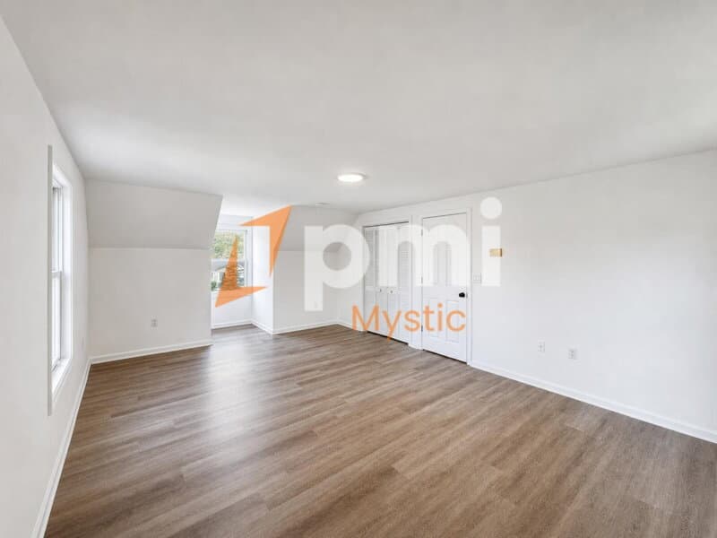 Mystic House: 106 Deerfield Ridge Dr