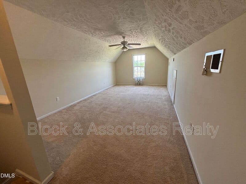 Raeford House: 337 Americana Dr