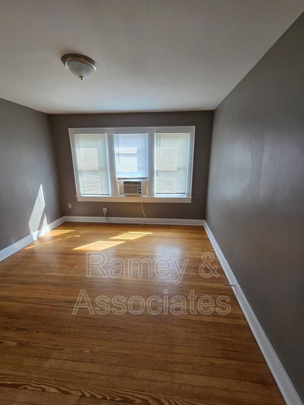 Louisville House: 3220 Grant Ave
