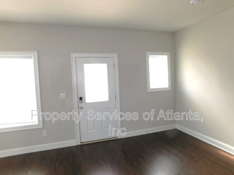 Woodstock Townhome: 912 Sweetwater Grv
