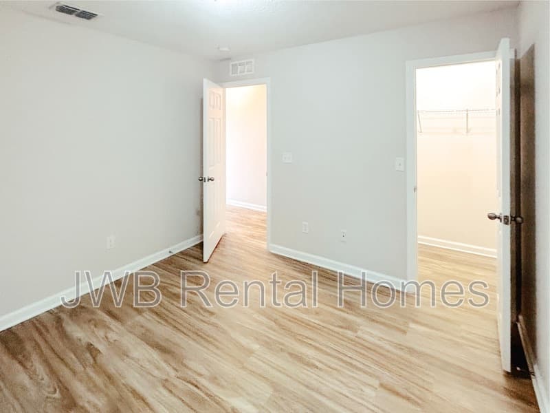 Jacksonville House: 8585 Jasper Ave