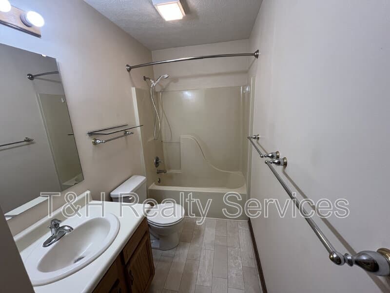 Pendleton House: 4 Village Parkway