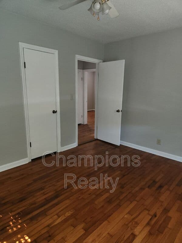 Columbus House: 5415 Eugenia Ave