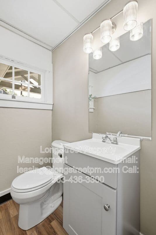 Portland House: 2249 E Burnside St
