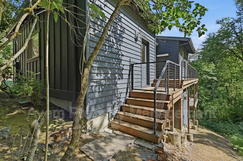 Portland House: 227 NW Seblar Drive