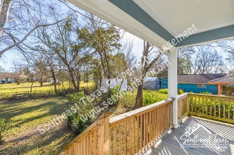 Beaumont House: 3670 Saint Helena Street