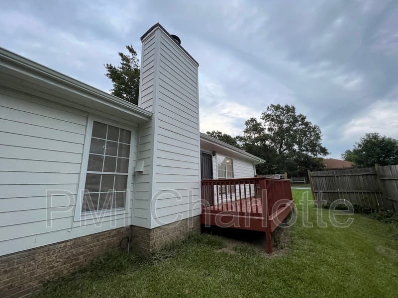 Charlotte House: 9007 Vicksburg Rd