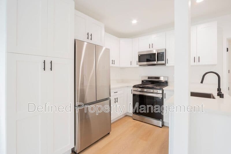 West Hollywood House: 937 Orange Grove Ave