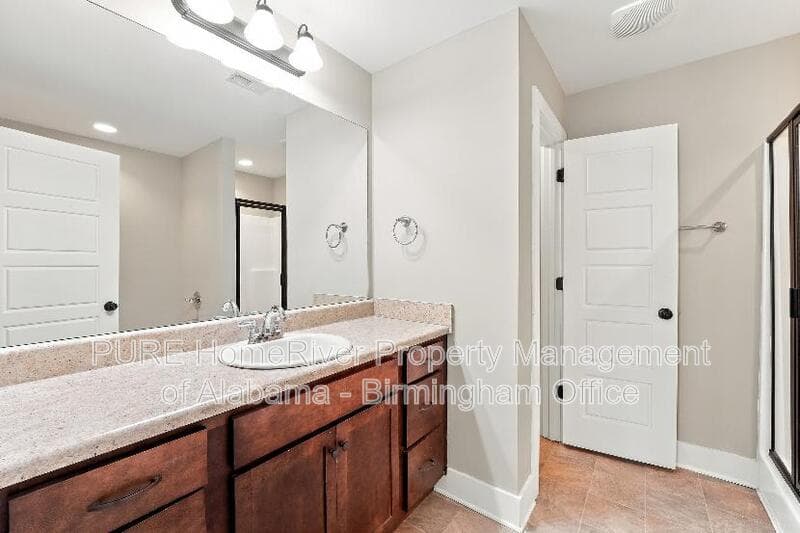 Gardendale House: 4257 Lochshire Lane