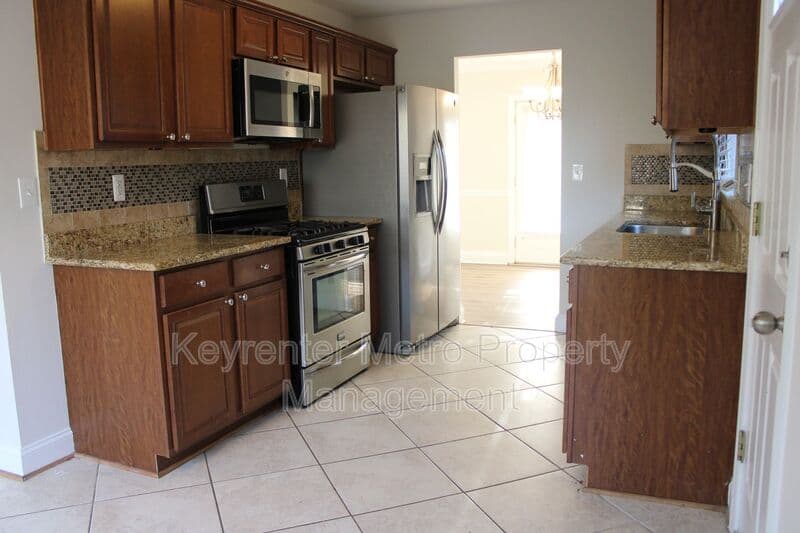 Clinton House: 5245 West Boniwood Turn