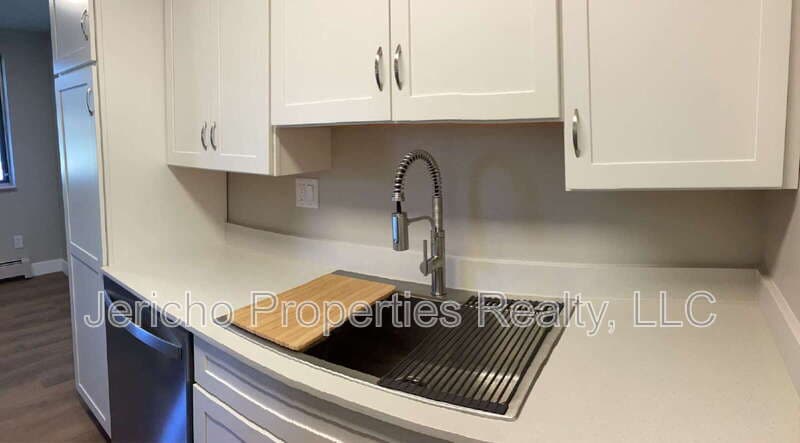 Lakewood Condo: 633 Oak Street