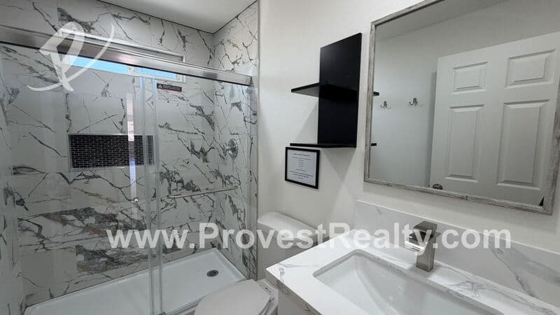 Apple Valley House: 9626 Buena Vista St