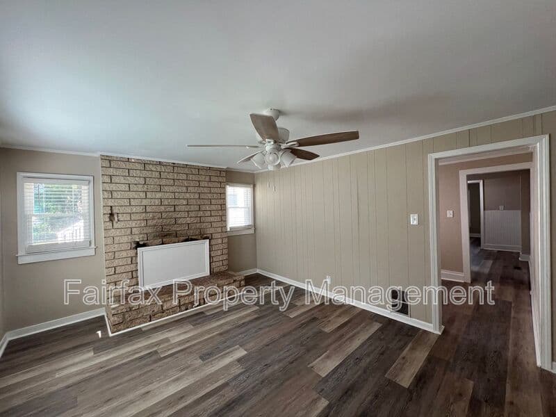 Durham House: 2616 S Roxboro St