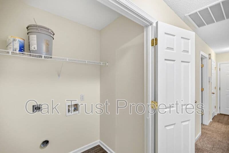 North Charleston Townhome: 7939 Vermont Rd