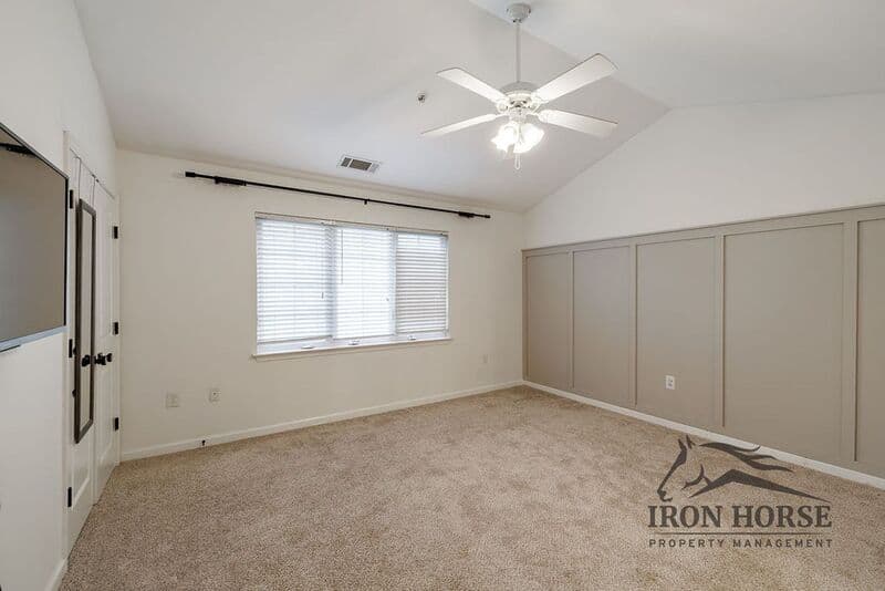 Athens House: 1035 BARNETT SHOALS RD