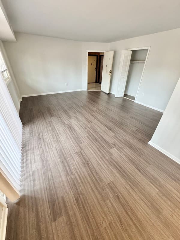 Richmond Condo: 800 Brook Hill Rd.