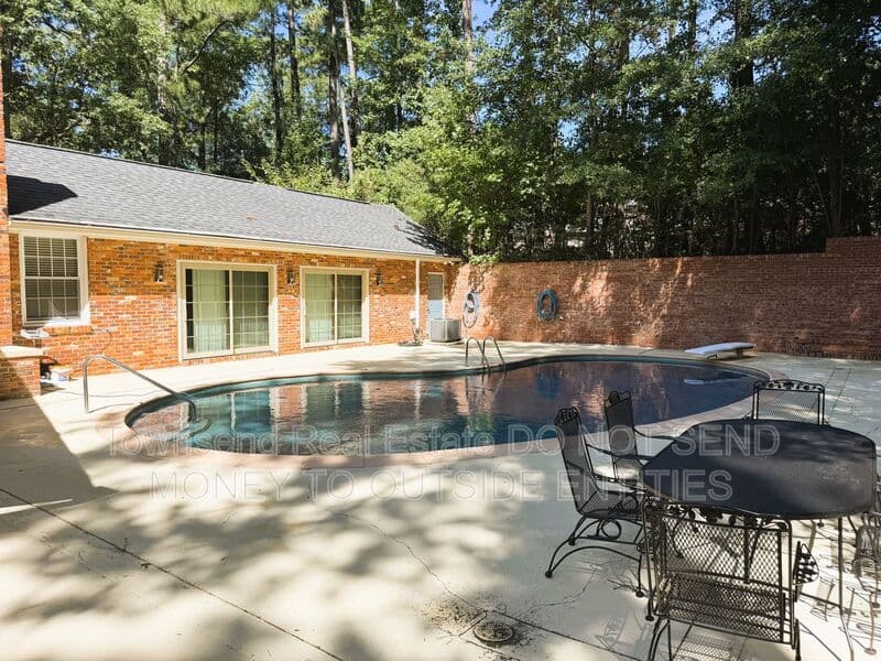 Fayetteville House: 3316 Cliffdale Rd.