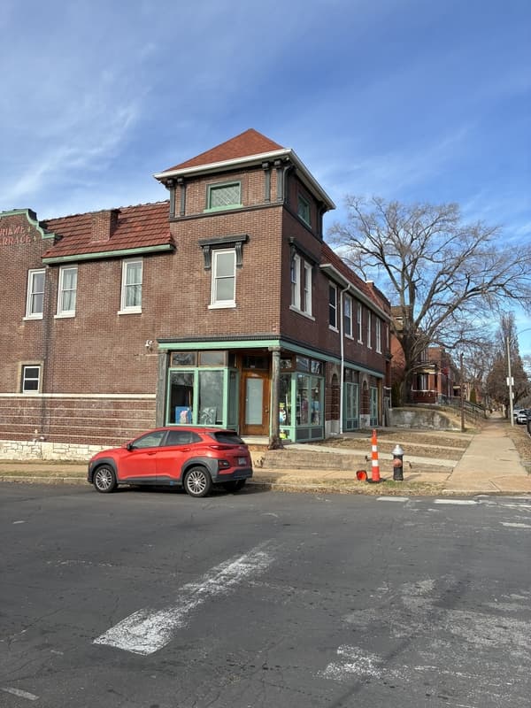 St. Louis Condo: 3555 California Avenue