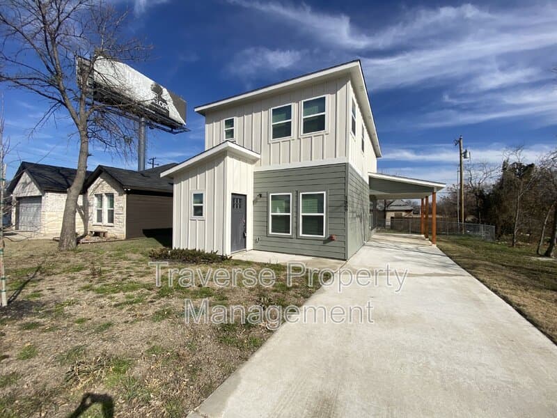 Fort Worth House: 1309 Arizona Ave