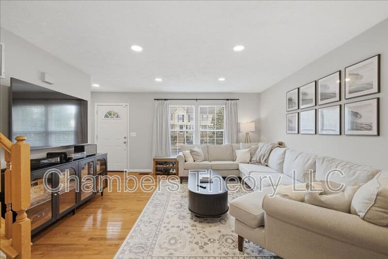 Ashburn House: 44046 Choptank Ter