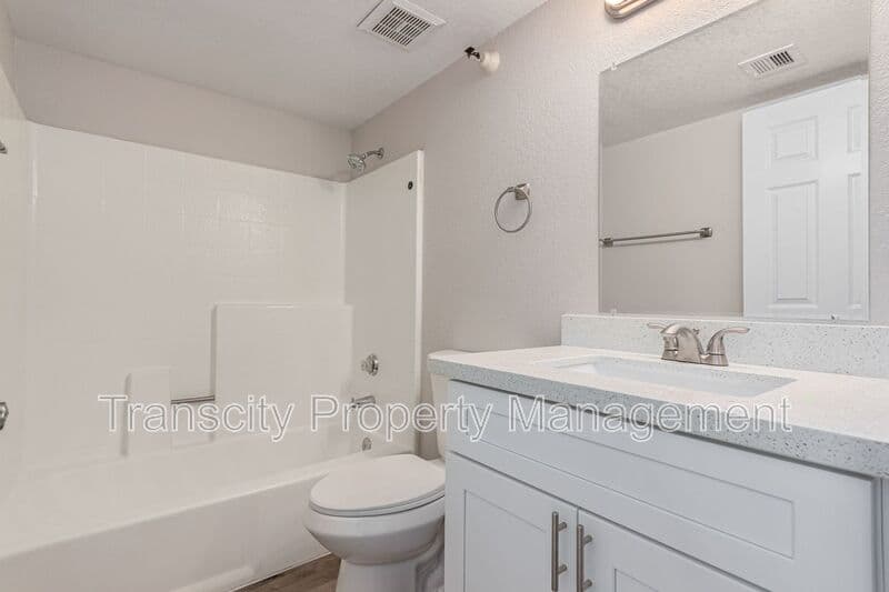 Scottsdale House: 8020 E Thomas Rd