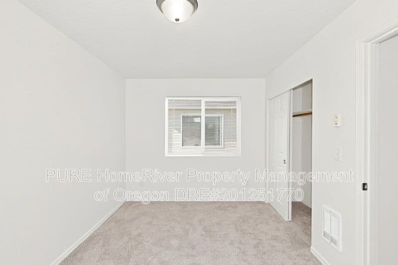 Portland House: 141 NE 147th Ave