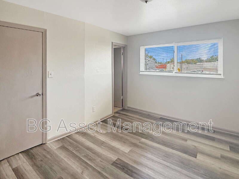 Sacramento Condo: 714 Darina Avenue