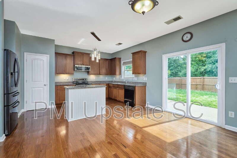 Simpsonville House: 218 Marefair Ln