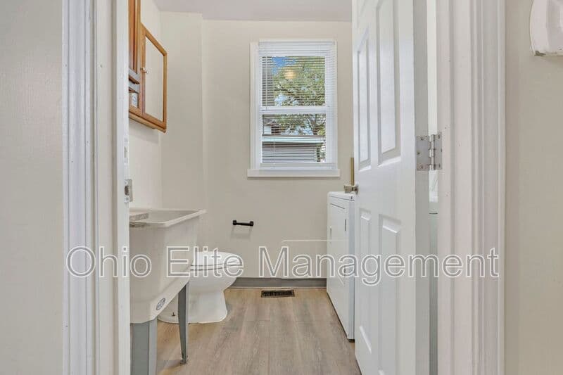 Columbus House: 243 N Wayne Ave